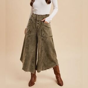 NWT  Anniewear Mineral Wash Cropped Fray Hem Corduroy Wide Leg Pant Size Small